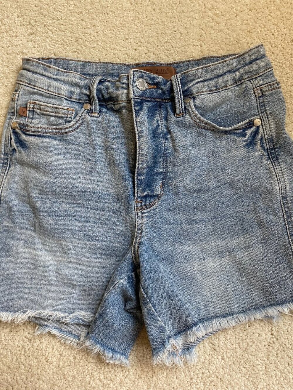 JUDY BLUE mid-rise denim shorts, stretch, sz M